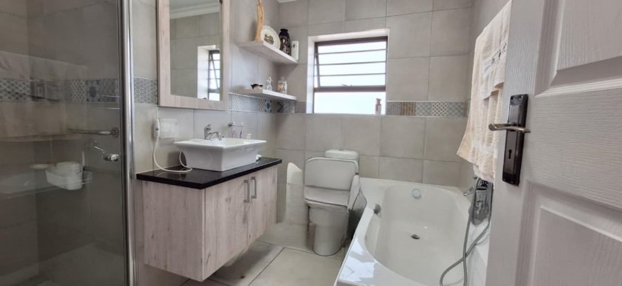 2 Bedroom Property for Sale in Dana Bay Western Cape